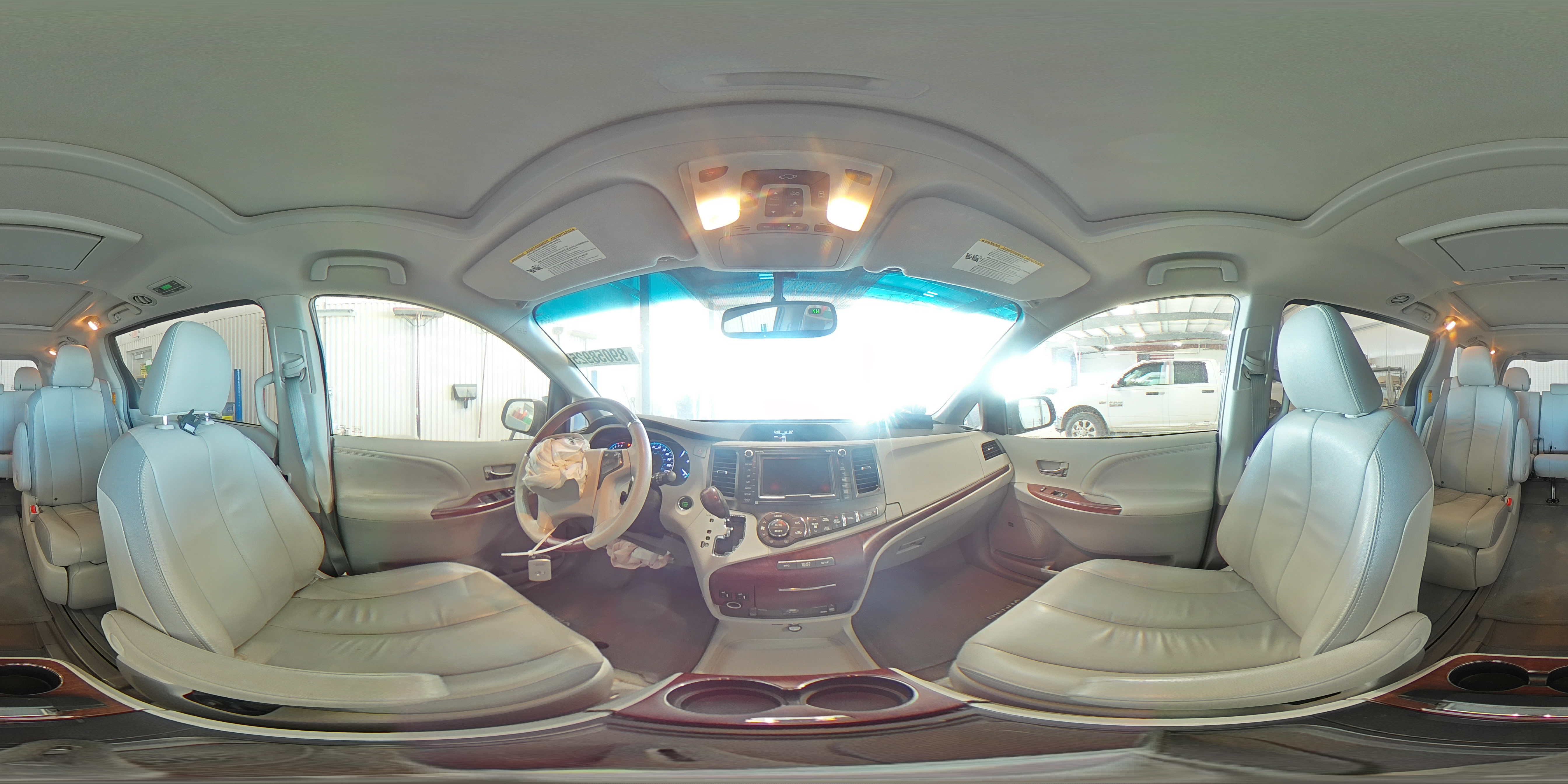 2013 Toyota Sienna - Image 13