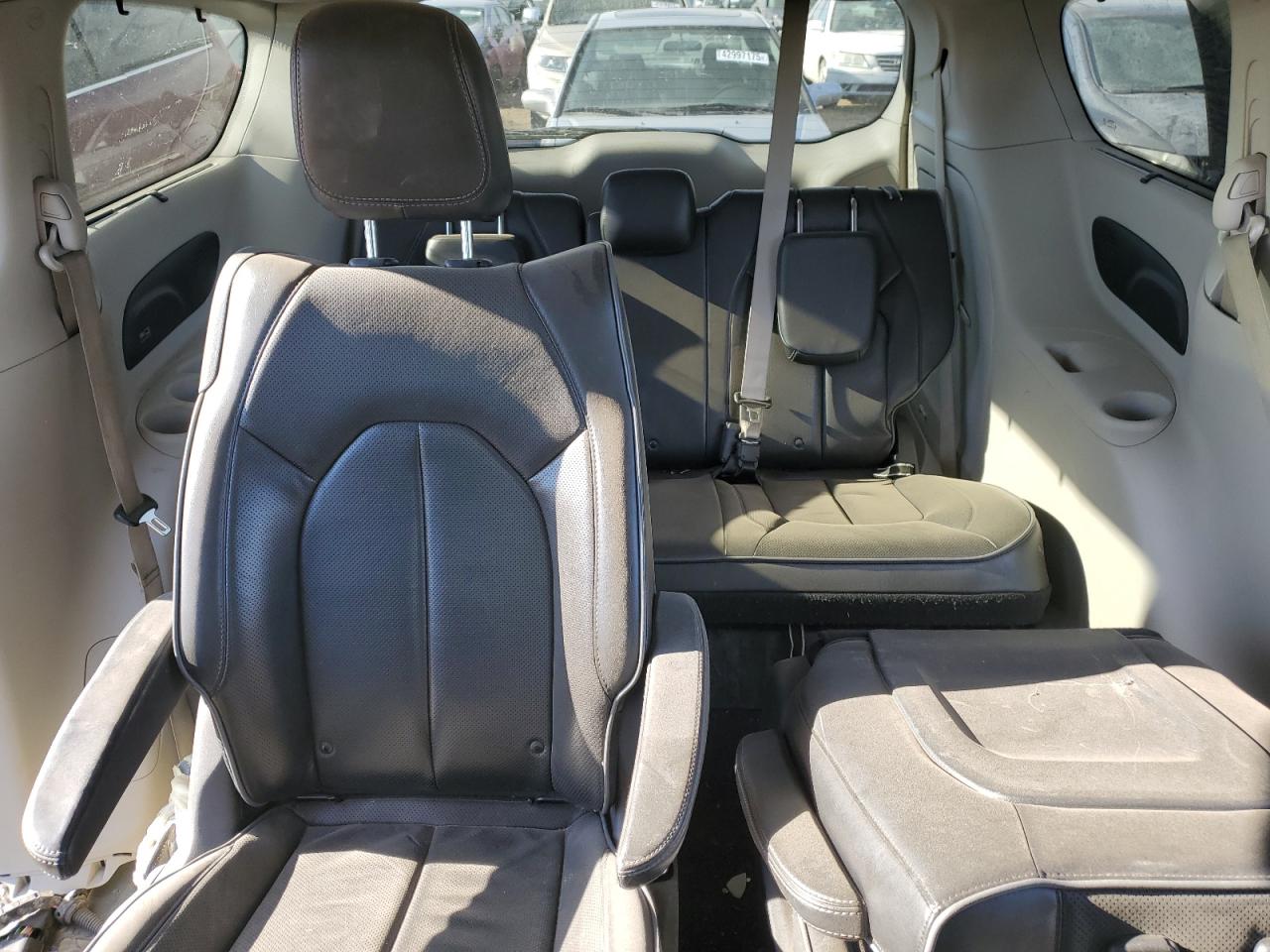 2018 Chrysler Pacifica - Image 10