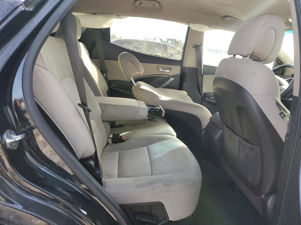 2018 Hyundai Santa Fe - Image 11