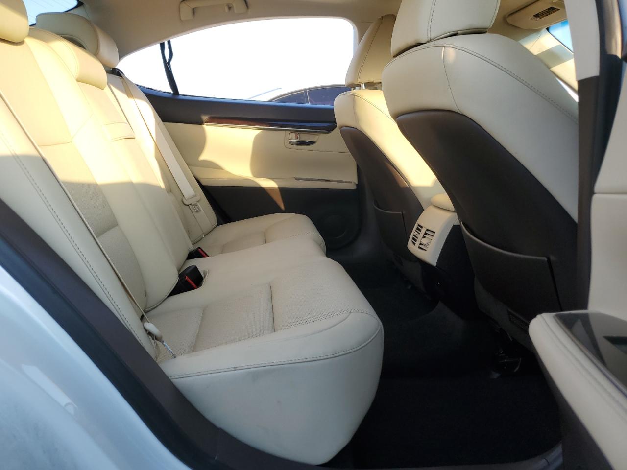 2017 Lexus ES - Image 10