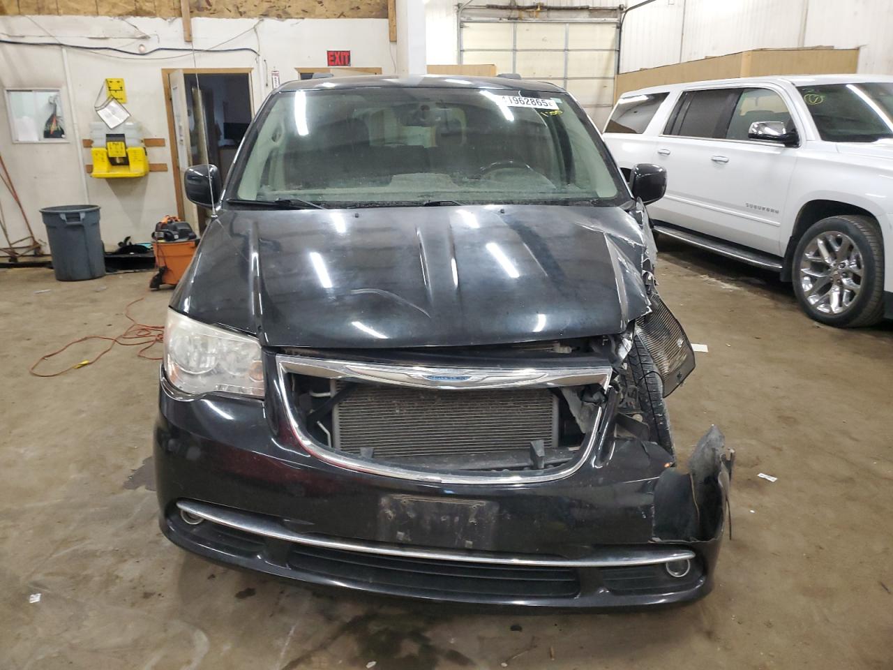 2013 Chrysler Town & Country - Image 5