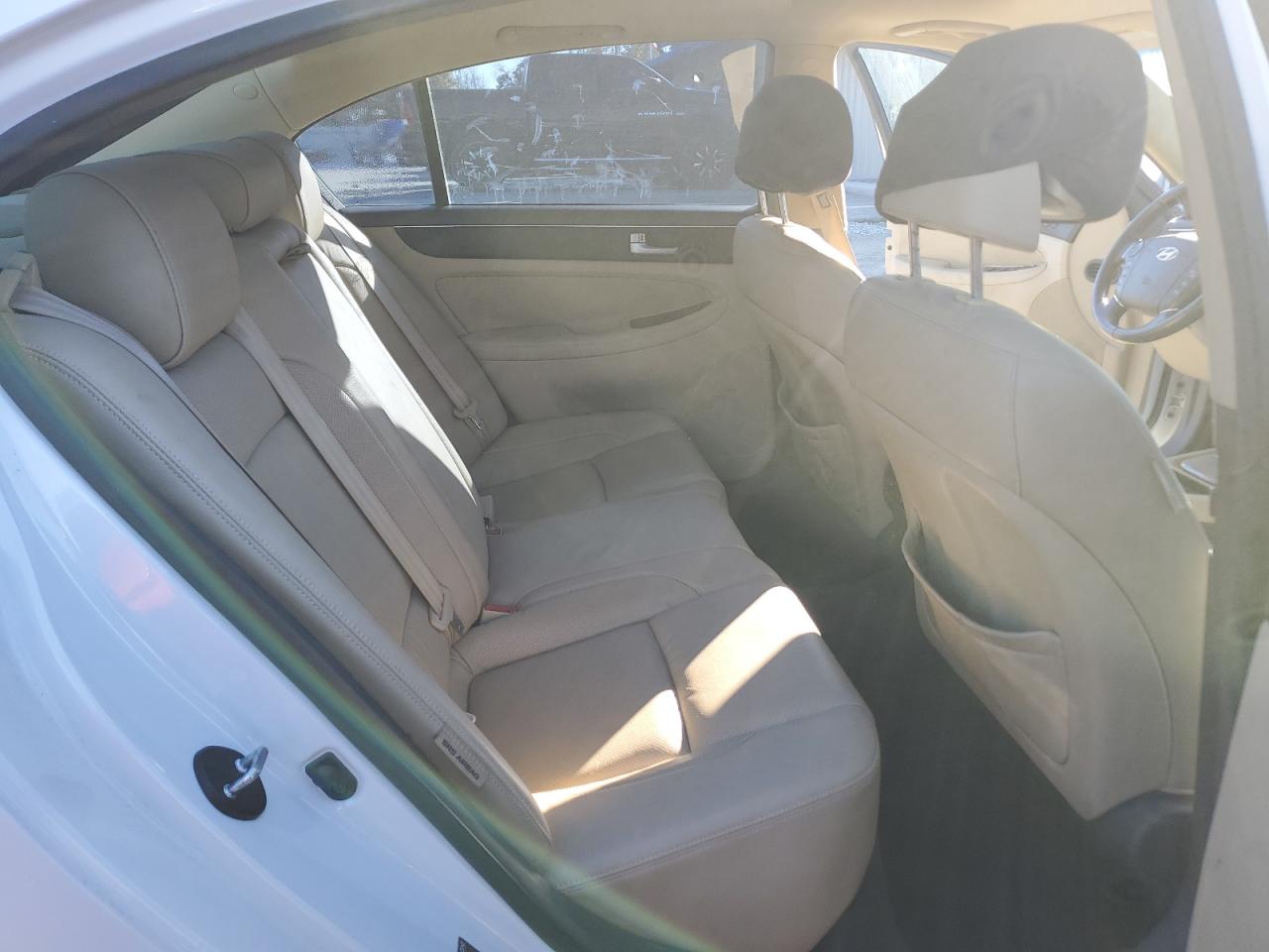 2012 Hyundai Genesis - Image 10