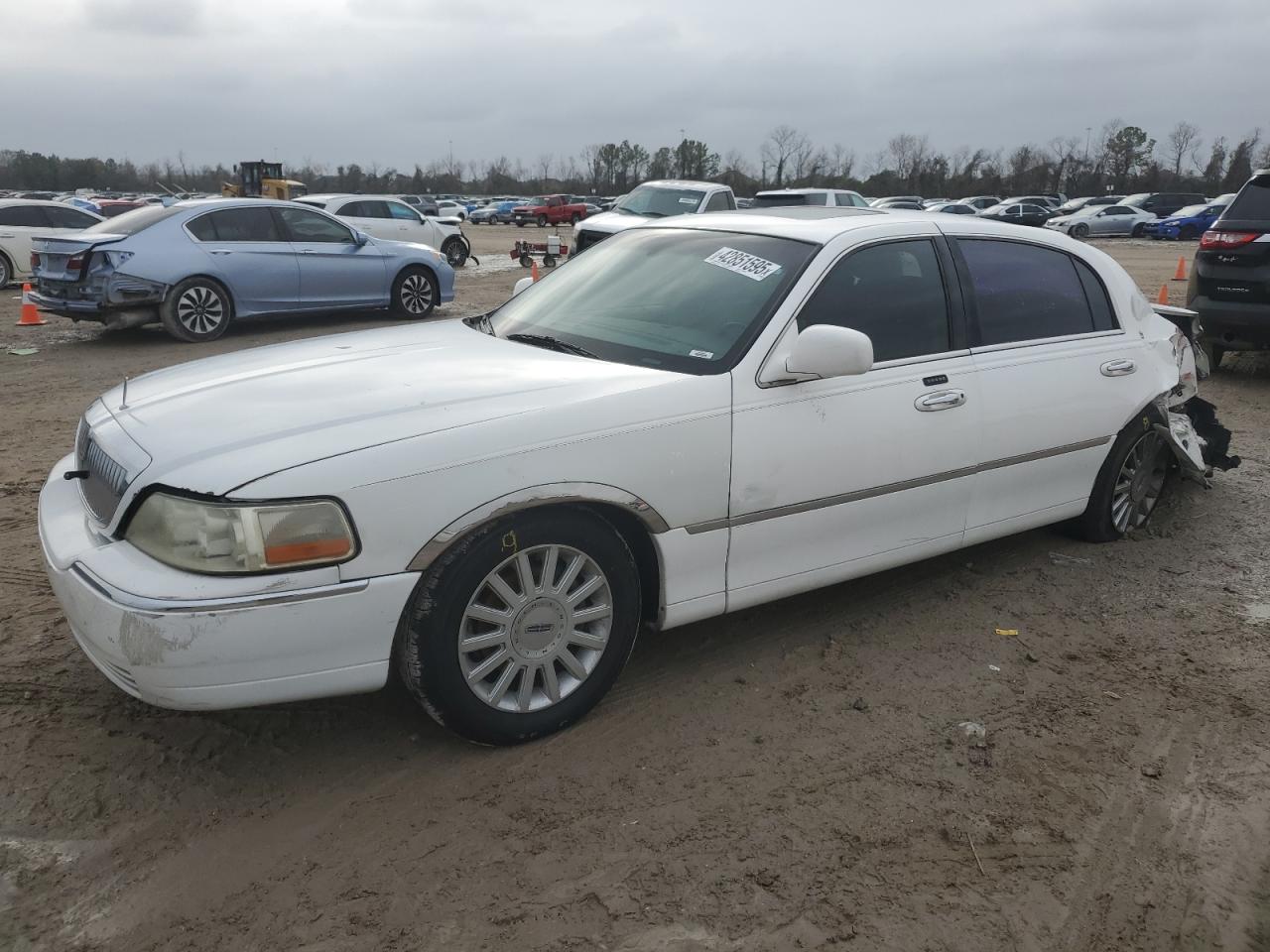 2005 Lincoln Town Car - Image 1