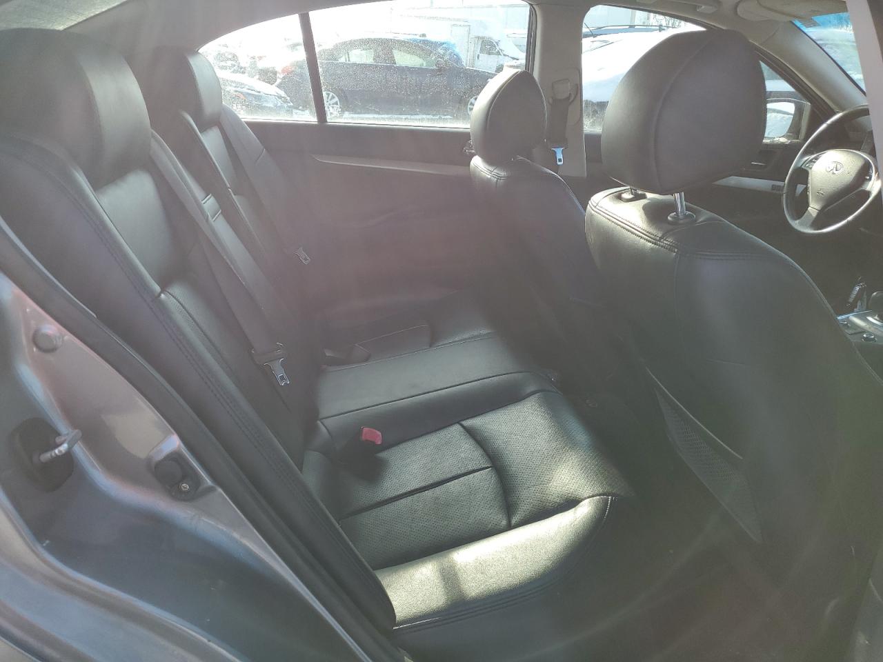 2011 Infiniti G - Image 10