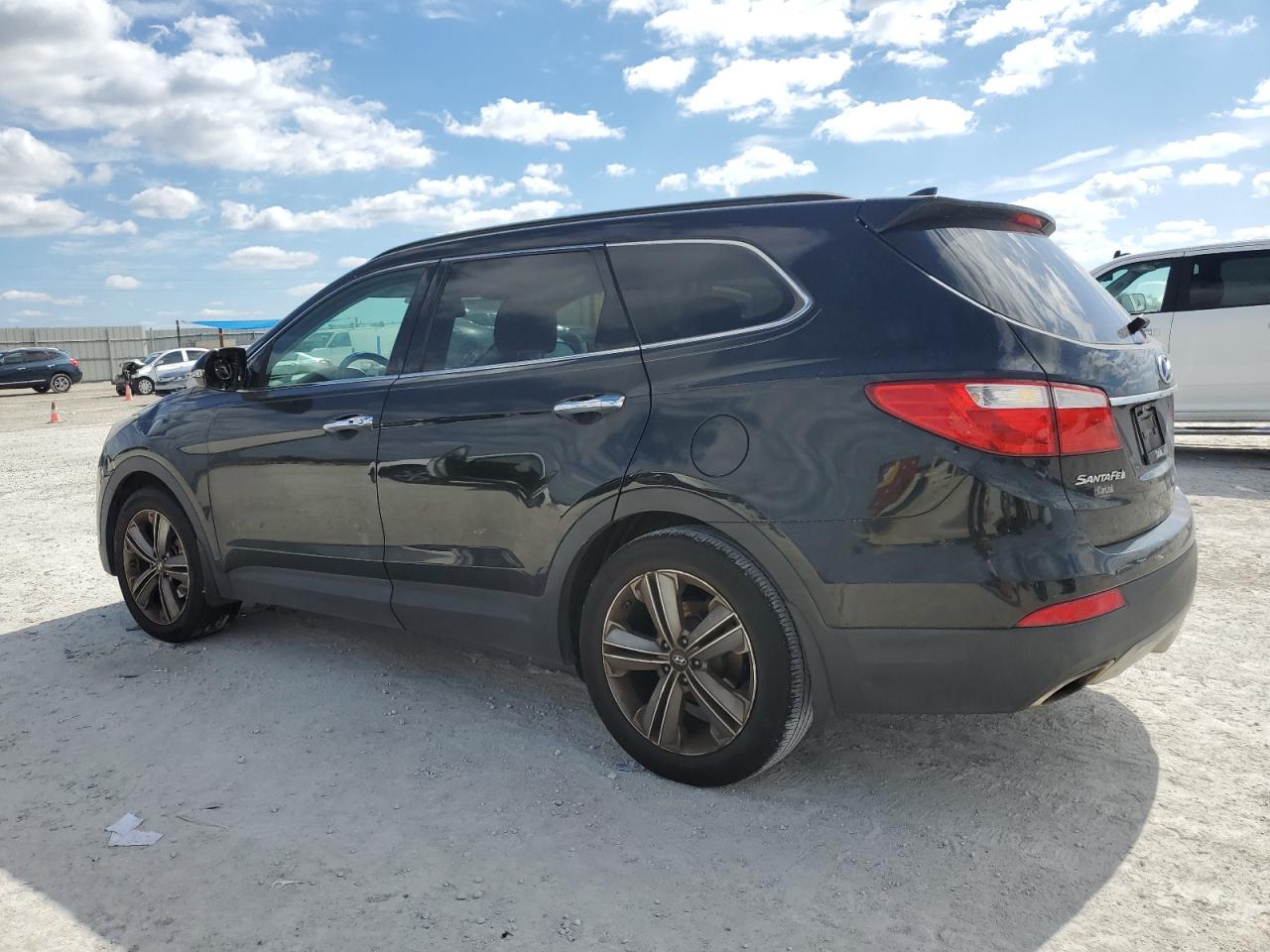 2016 Hyundai Santa Fe - Image 2