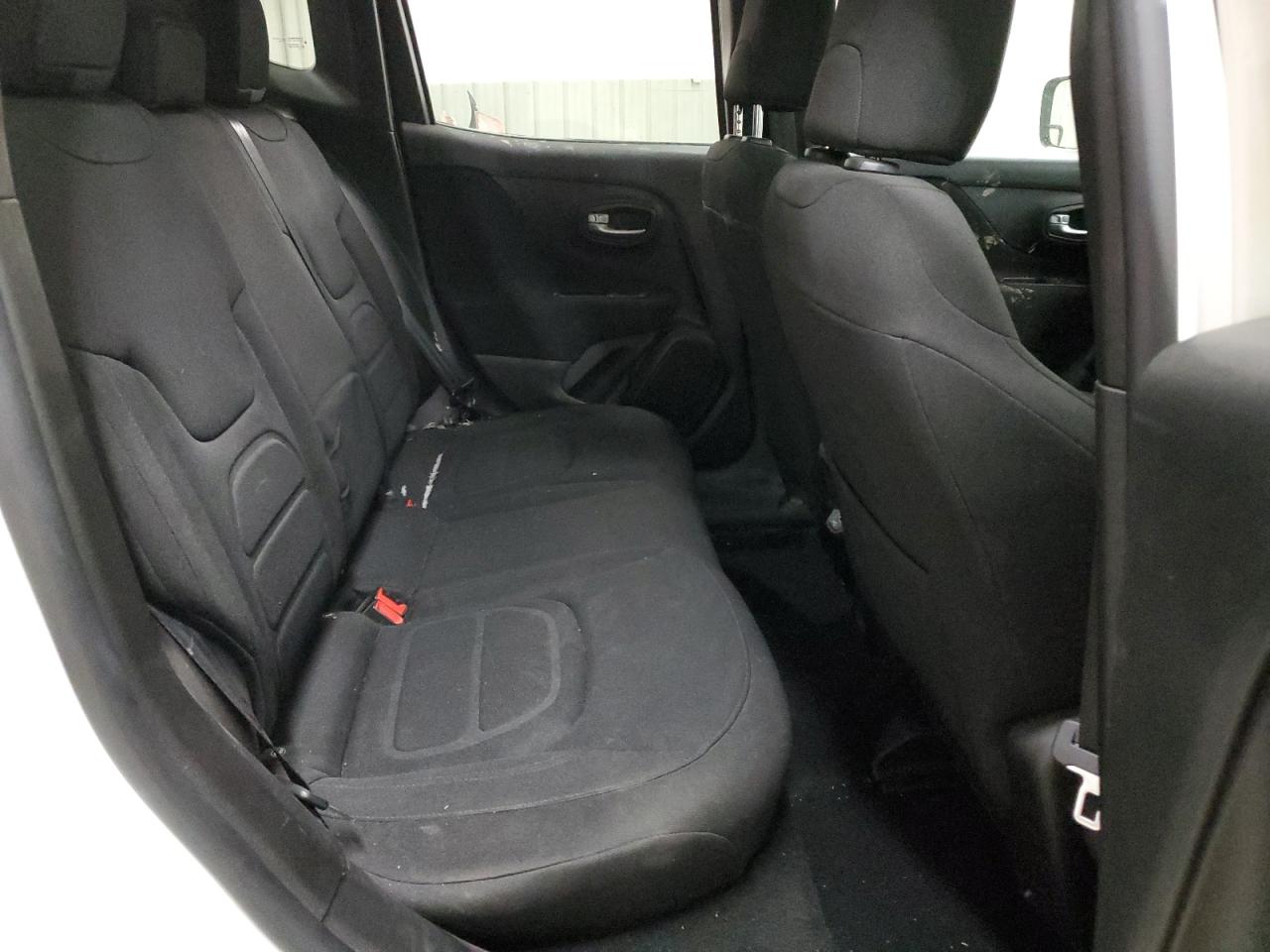 2020 Jeep Renegade - Image 12