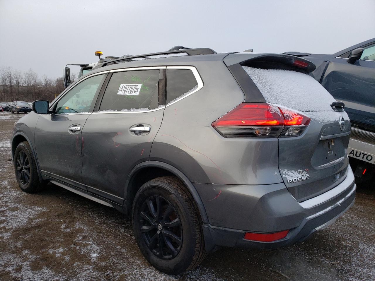 5N1AT2MV5HC825146 2017 NISSAN ROGUE - Image 2