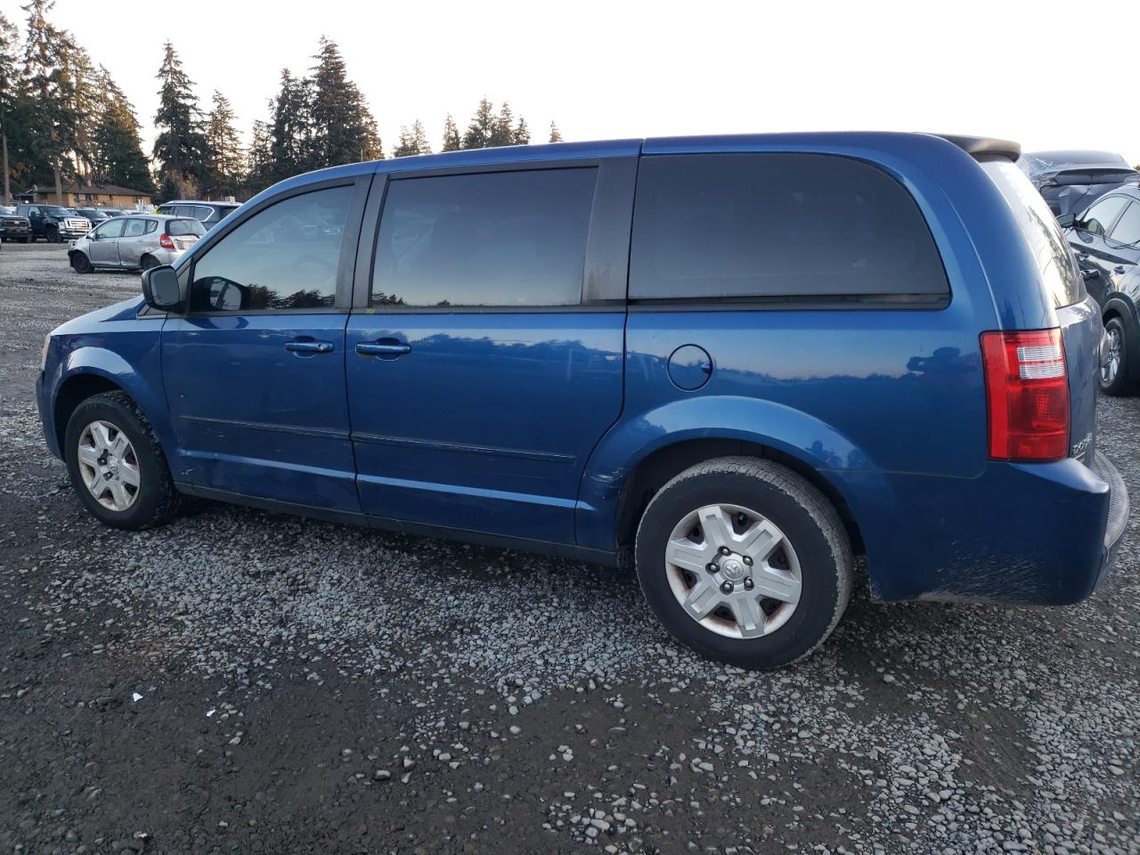 2010 Dodge Caravan - Image 2
