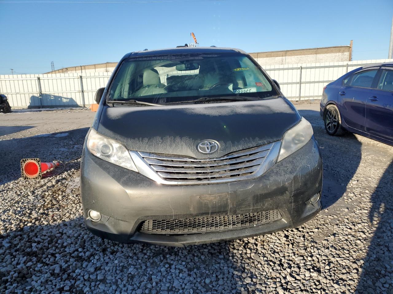 2011 Toyota Sienna - Image 5