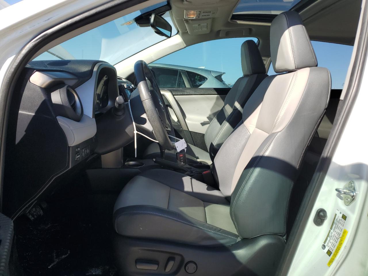 2015 Toyota RAV 4 - Image 7