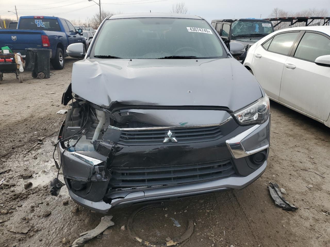 2016 Mitsubishi Outlander - Image 5