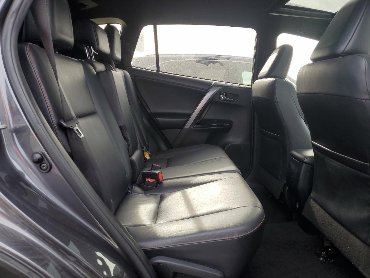 2018 Toyota RAV 4 - Image 11