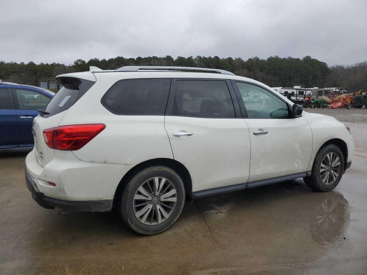 2019 Nissan Pathfinder - Image 3