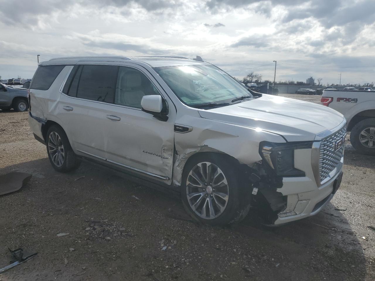 2021 GMC Yukon - Image 4