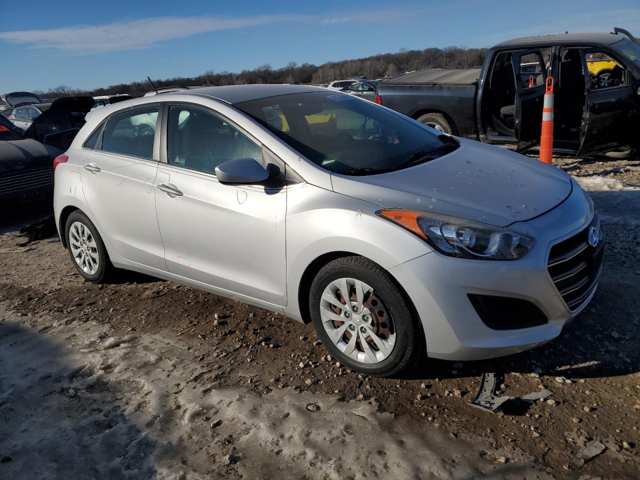 2016 Hyundai Elantra - Image 4