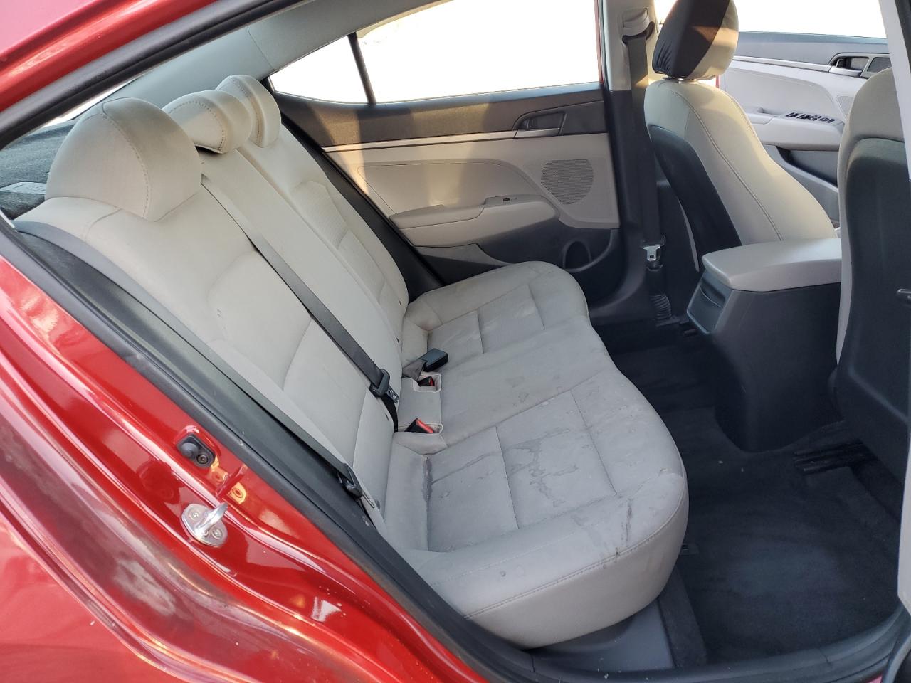 2017 Hyundai Elantra - Image 10