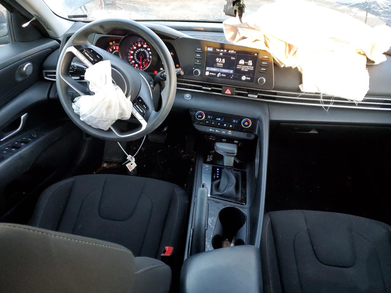 2023 Hyundai Elantra - Image 8