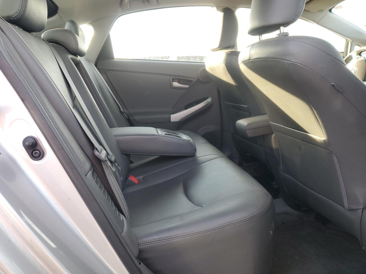 2010 Toyota Prius - Image 10