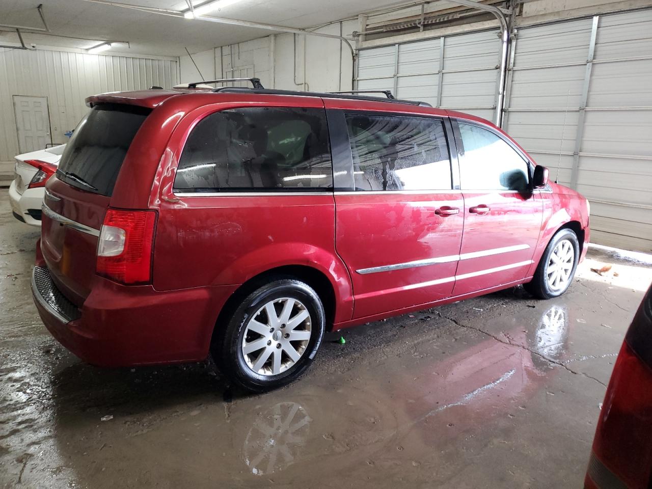 2014 Chrysler Town & Country - Image 3