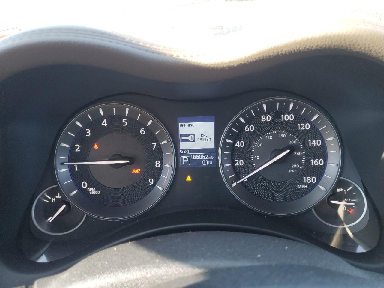 2016 Infiniti Q70 - Image 9