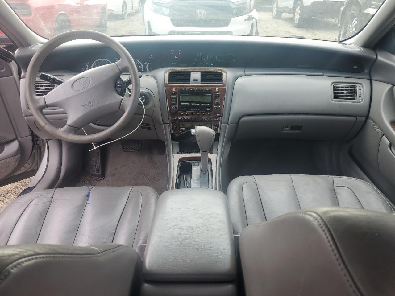 2001 Toyota Avalon - Image 8