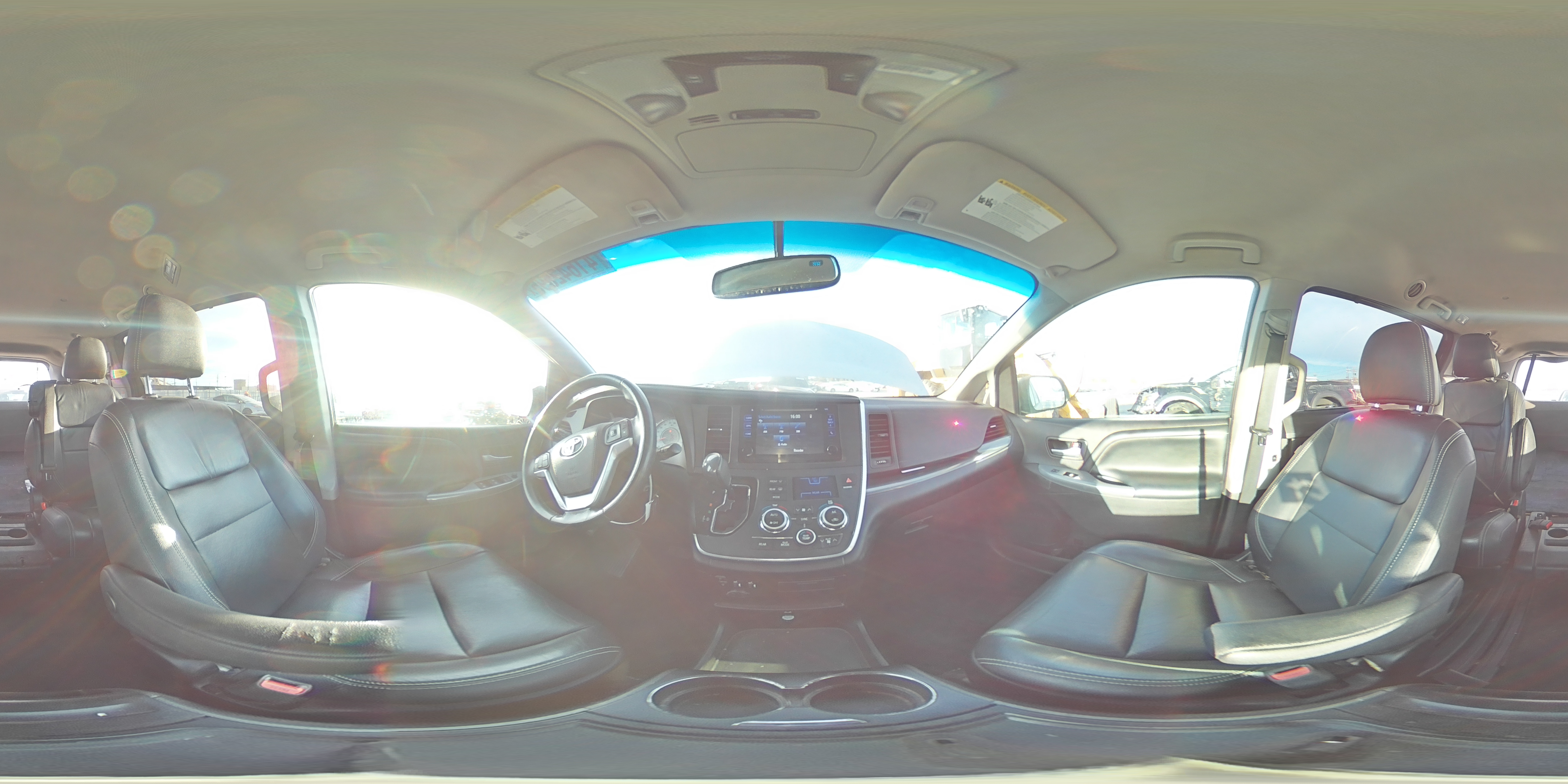 2017 Toyota Sienna - Image 14