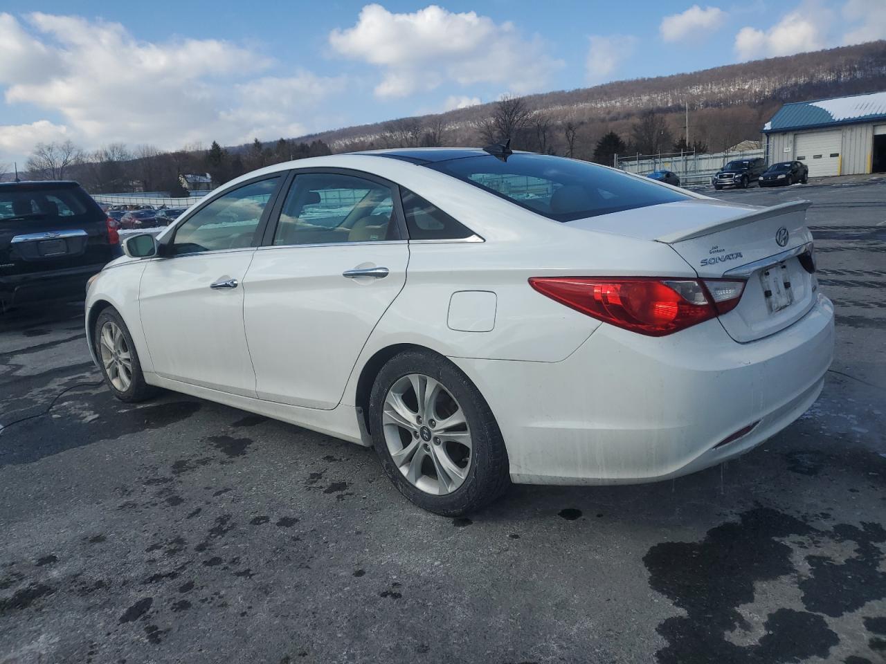 2013 Hyundai Sonata - Image 2