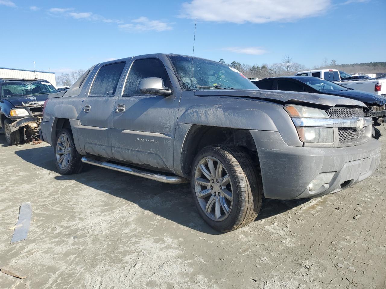 2002 Chevrolet Avalanche - Image 4