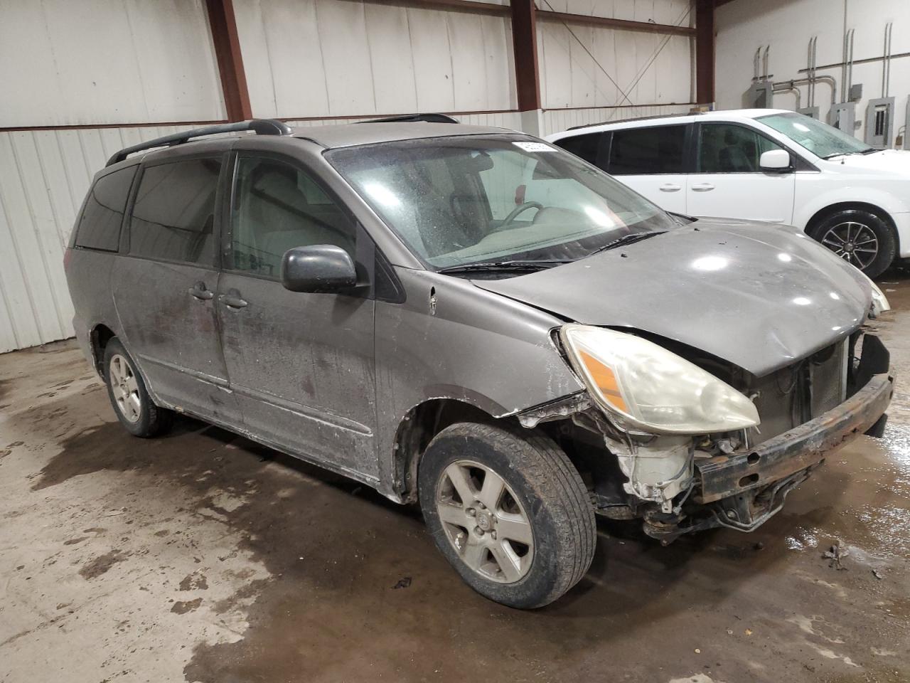 2004 Toyota Sienna - Image 4