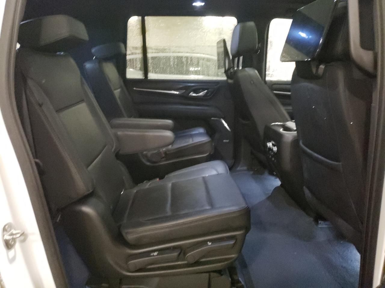 2021 GMC Yukon - Image 11