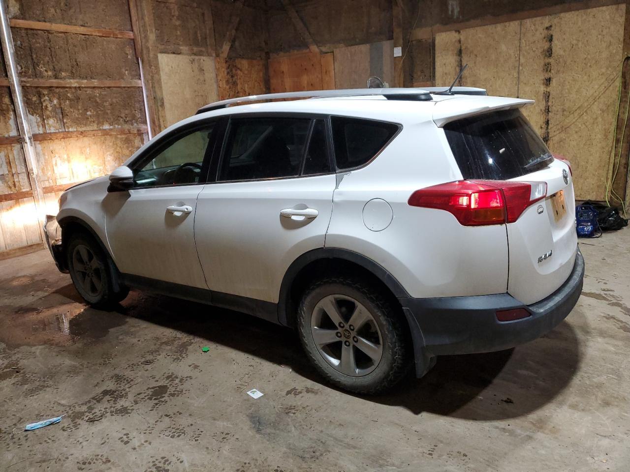 2015 Toyota RAV 4 - Image 2
