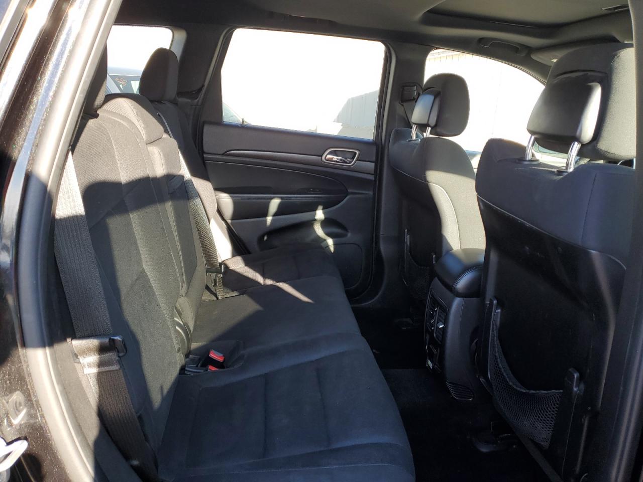 2015 Jeep Grand Cherokee - Image 11