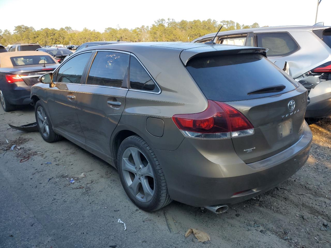 2013 Toyota Venza - Image 2