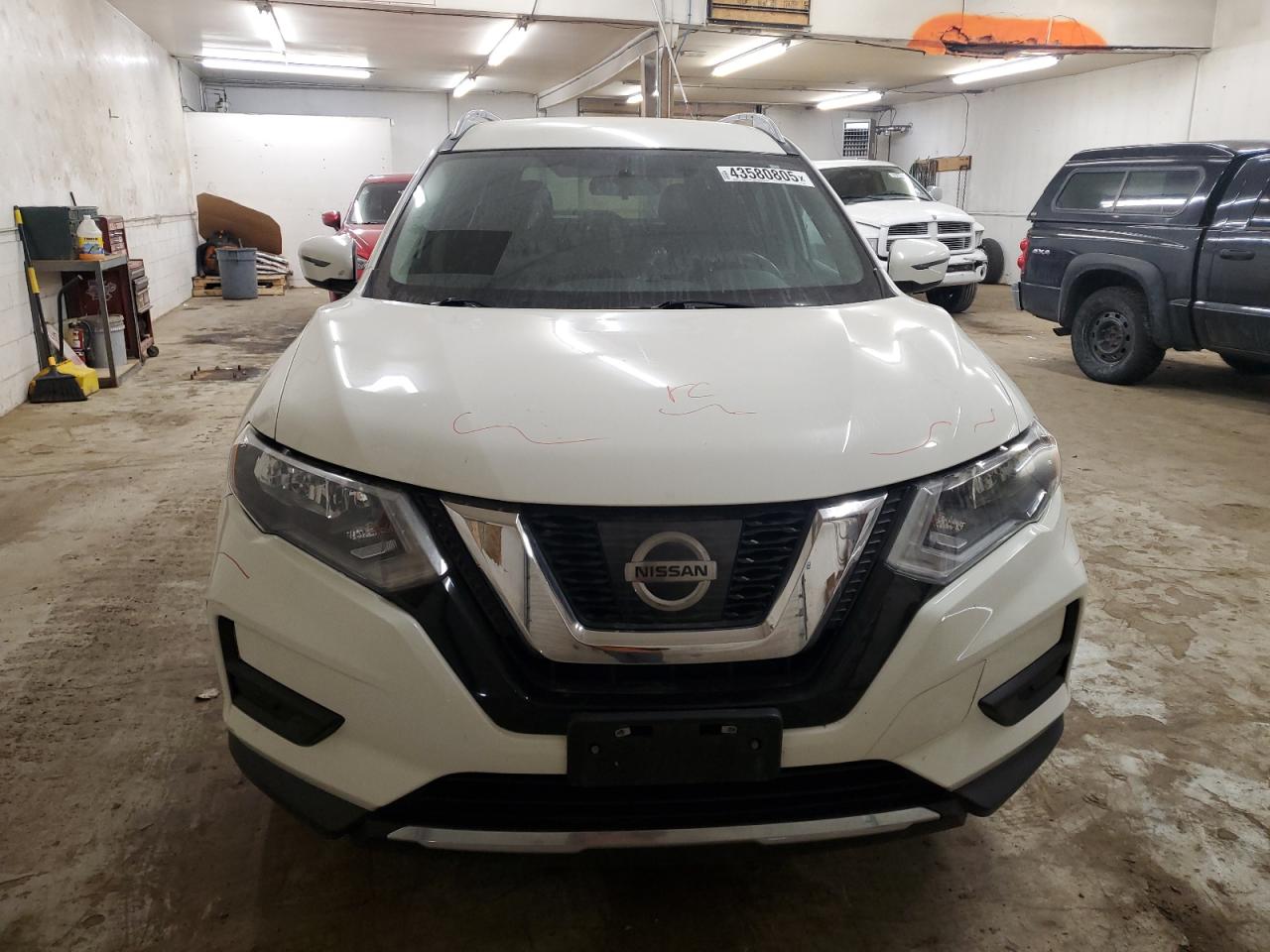 2017 Nissan Rogue - Image 5