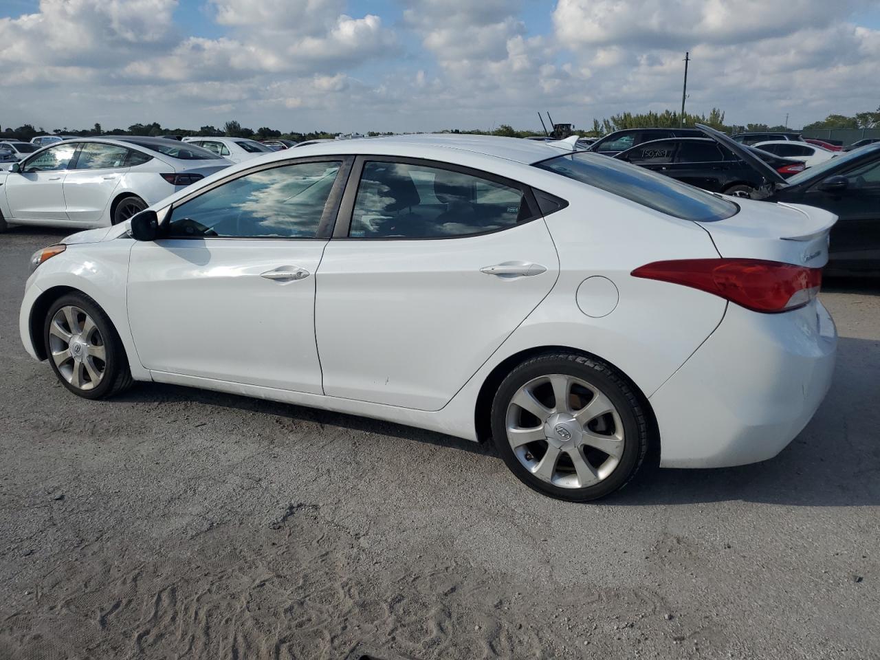 2012 Hyundai Elantra - Image 2