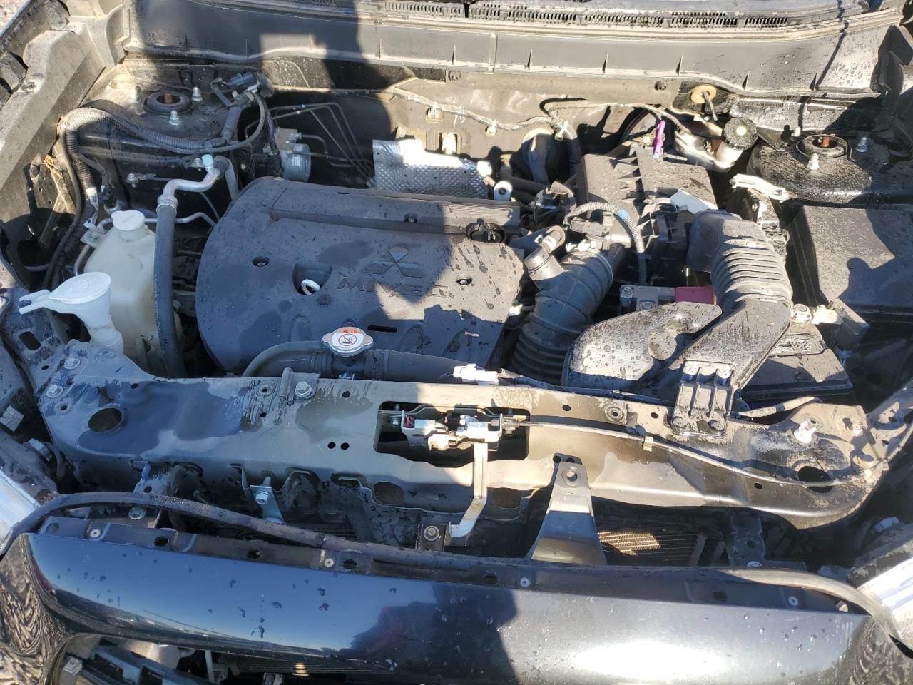 2015 Mitsubishi Outlander - Image 12