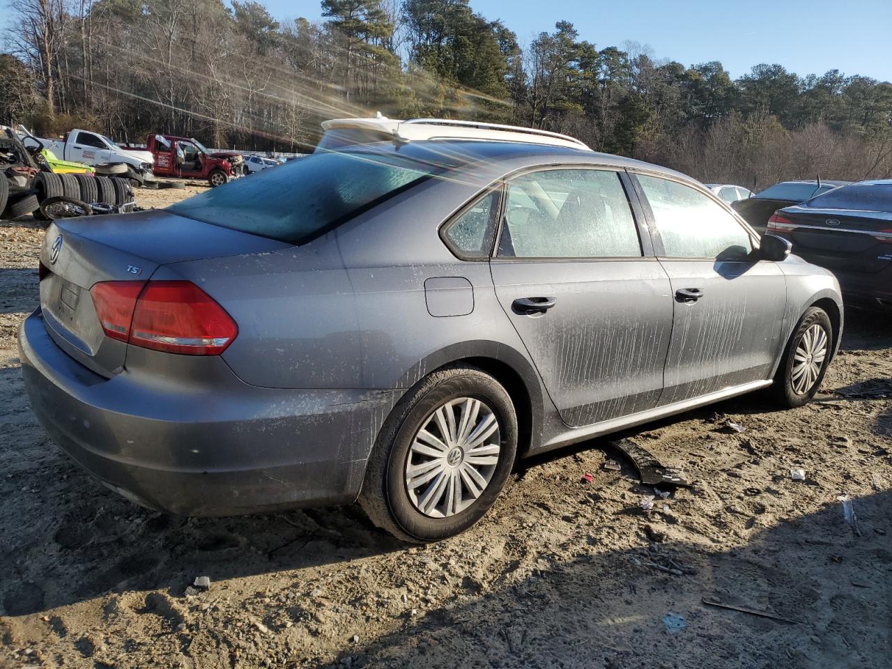 2014 Volkswagen Passat - Image 3