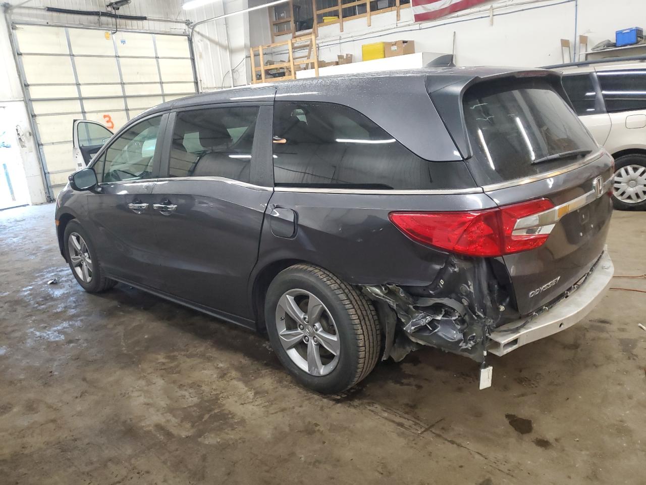 2018 Honda Odyssey - Image 2