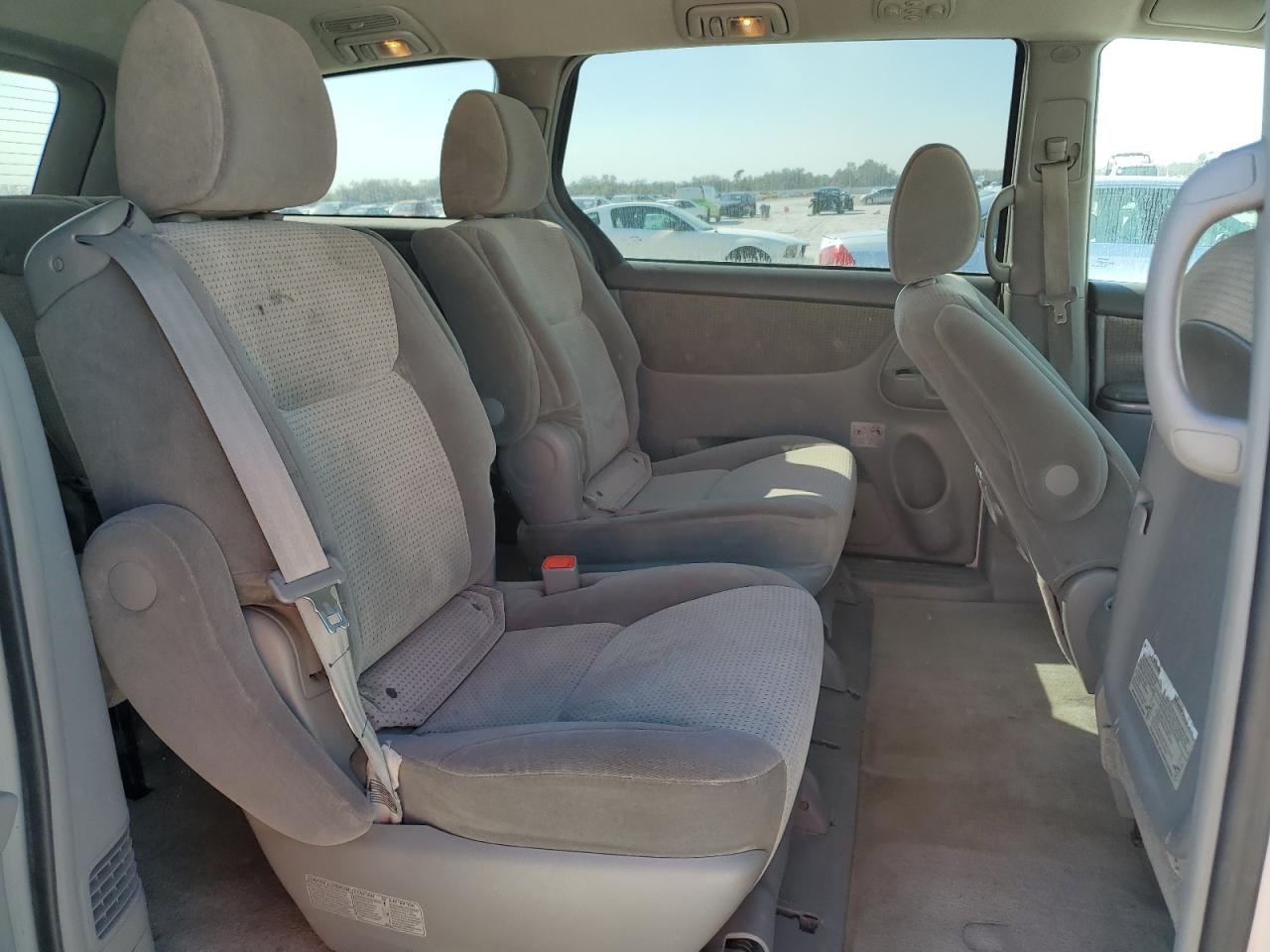 2010 Toyota Sienna - Image 11