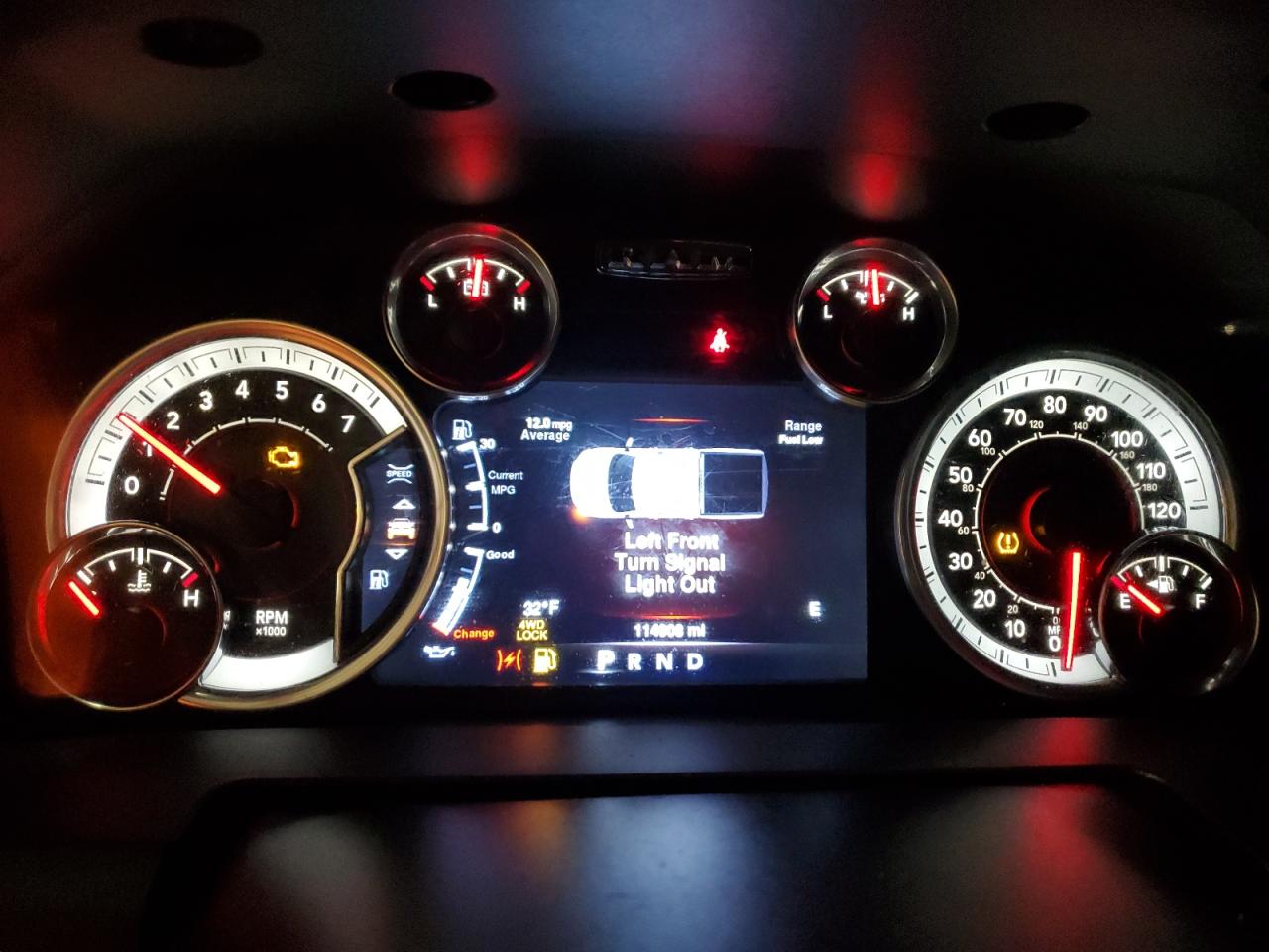 2016 RAM 1500 - Image 9