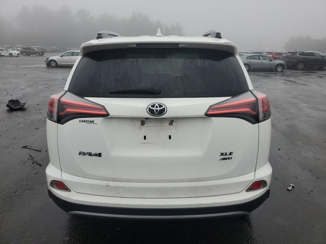 2017 Toyota RAV 4 - Image 6