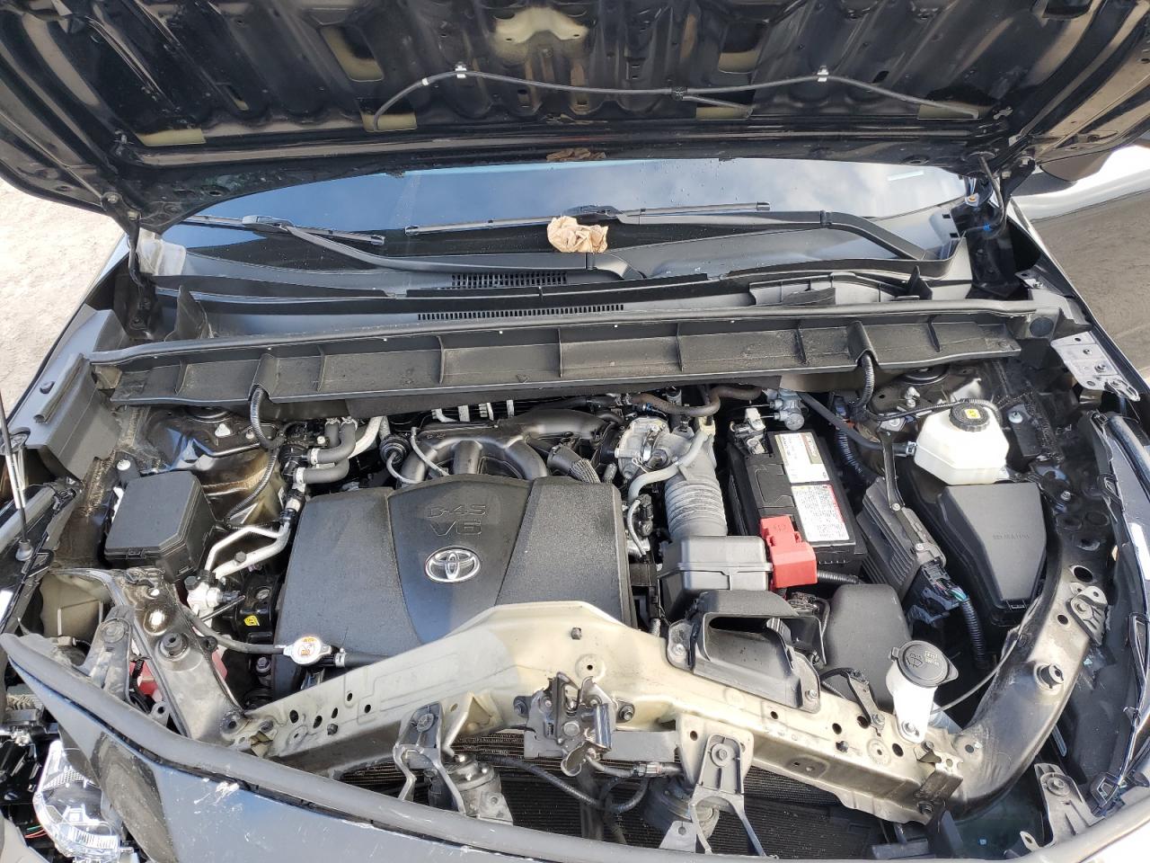 2021 Toyota Highlander - Image 14