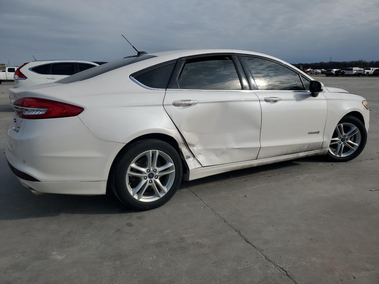 VIN 3FA6P0LU8JR250629 2018 FORD FUSION no.3