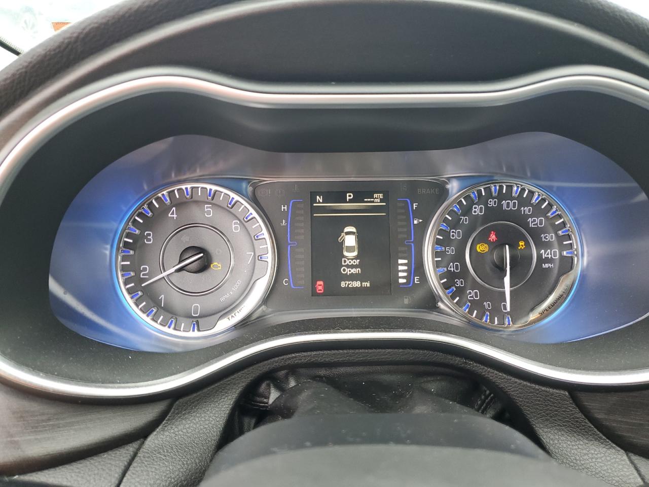 2016 Chrysler 200 - Image 9