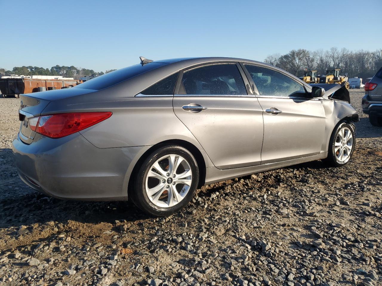 2011 Hyundai Sonata - Image 3