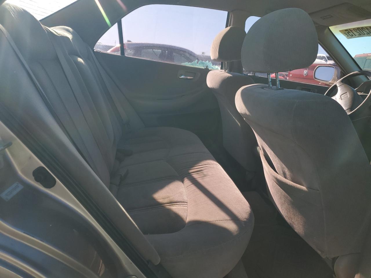 2000 Honda Accord - Image 10