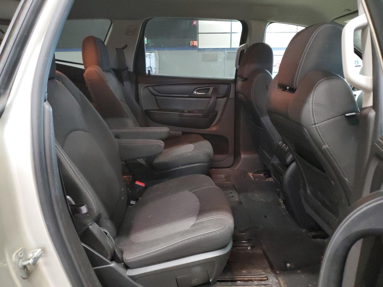 2014 Chevrolet Traverse - Image 12