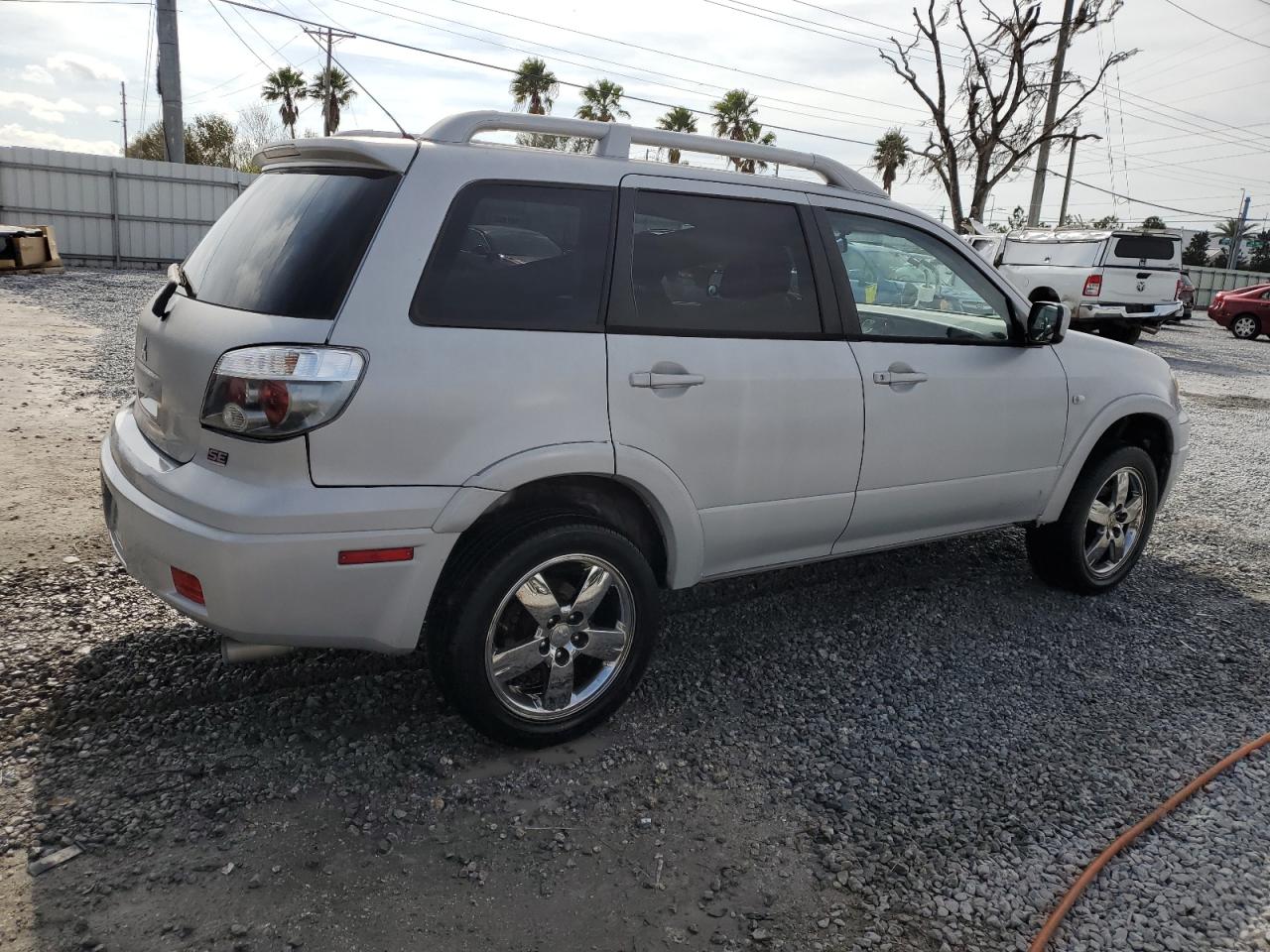 2006 Mitsubishi Outlander - Image 3