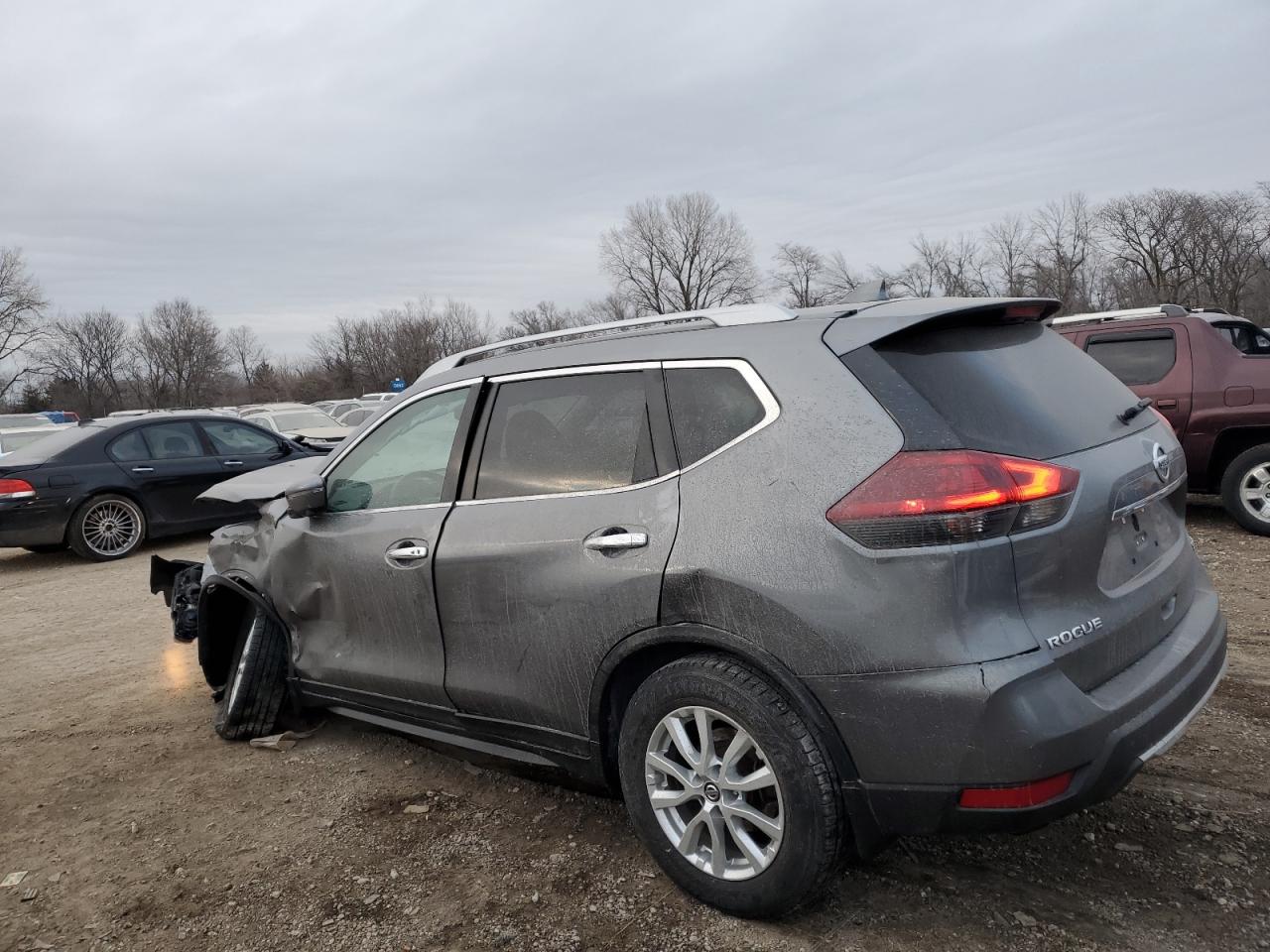 2018 Nissan Rogue - Image 2