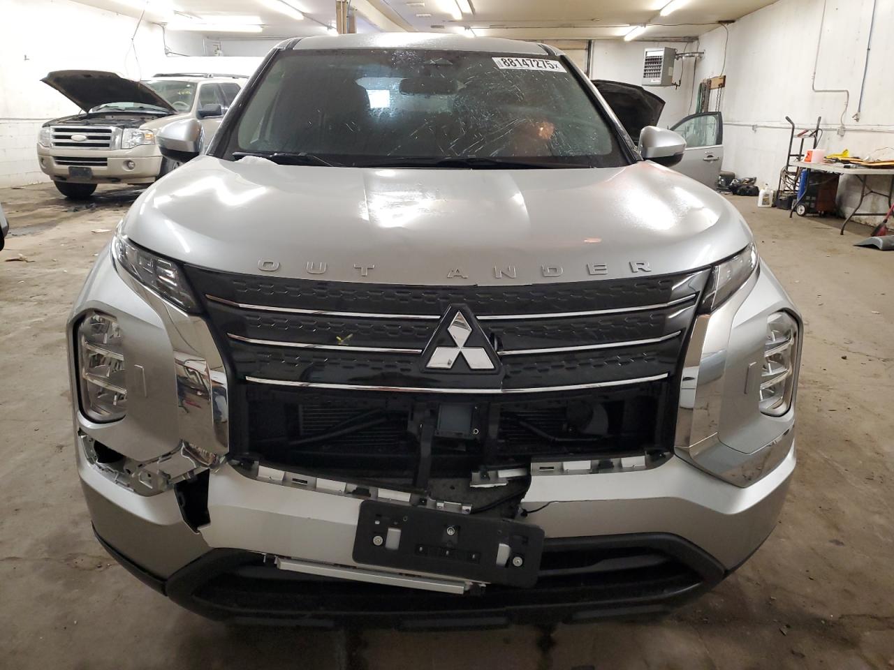 2024 Mitsubishi Outlander - Image 5